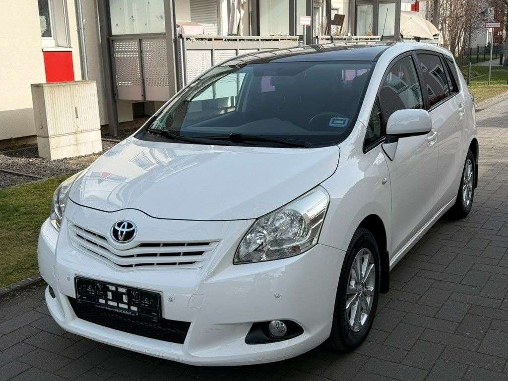 Second hand Toyota Verso 1.8
