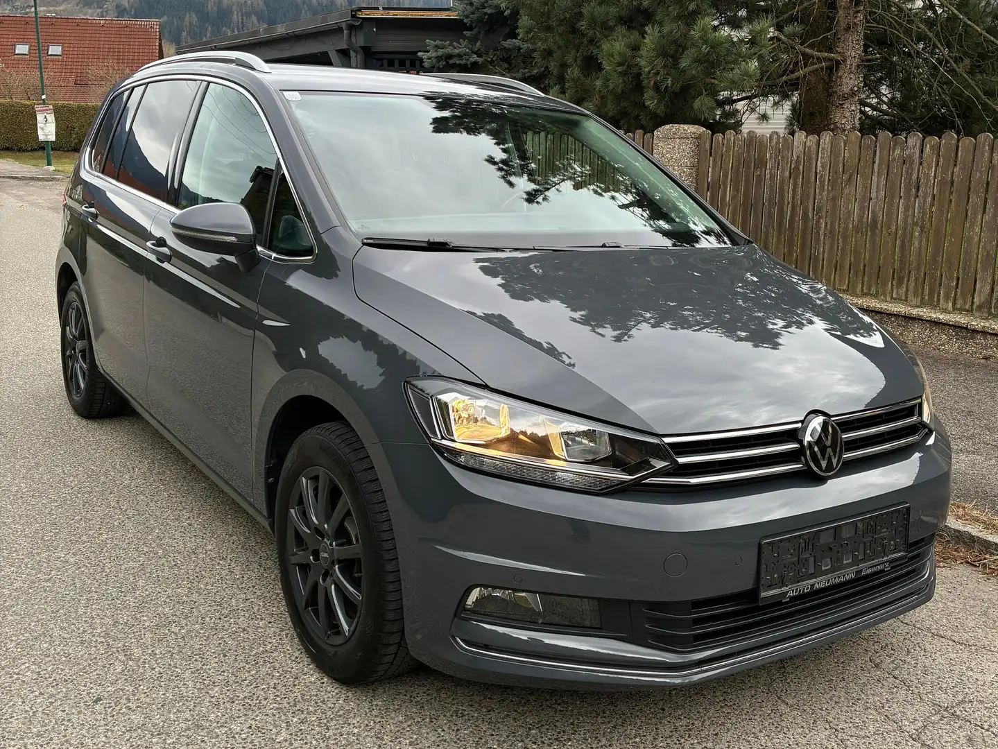 Volkswagen Touran Touran 1,5 TSI ACT Comfortline 7 Sitze DSG Comfortline Grau - 2