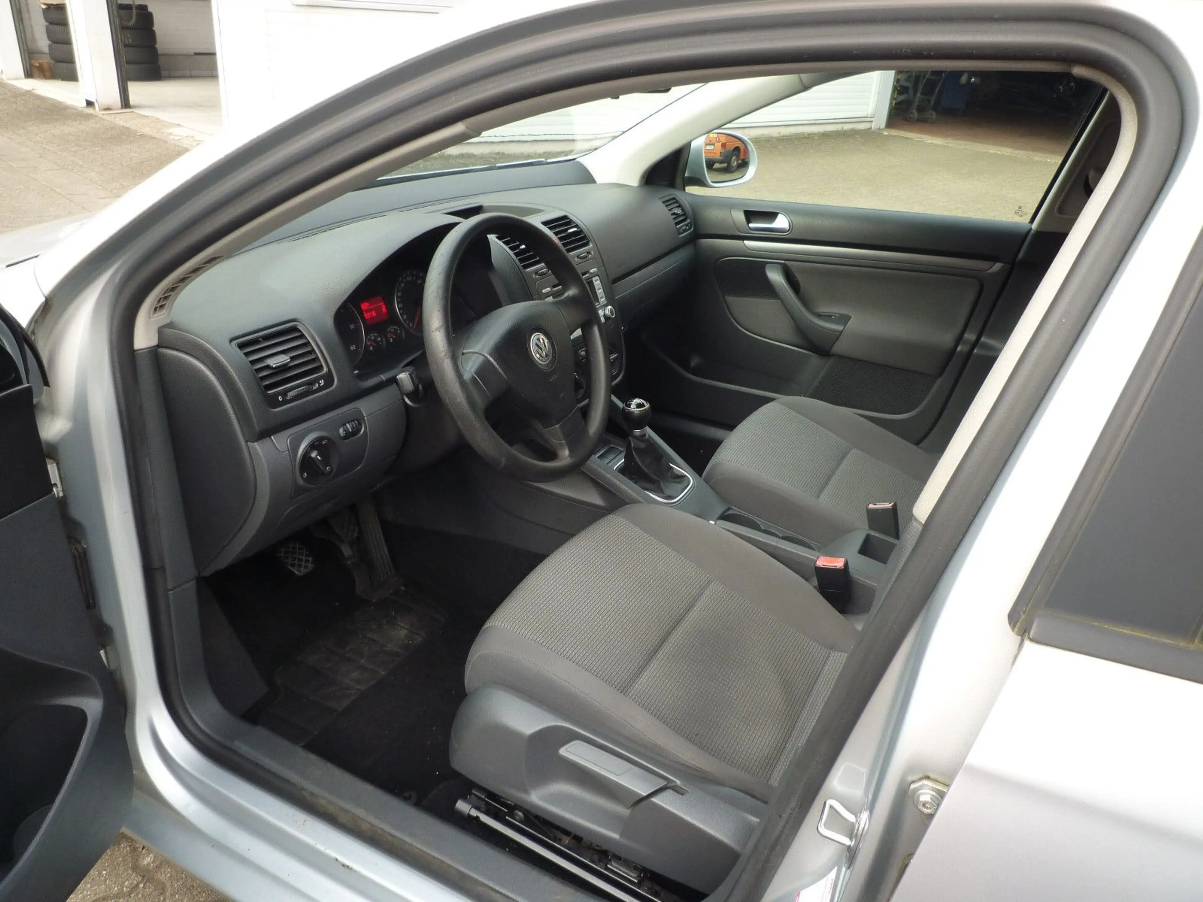 Volkswagen Jetta V Trendline VIELE NEUTEILE!!!!! — photo 5