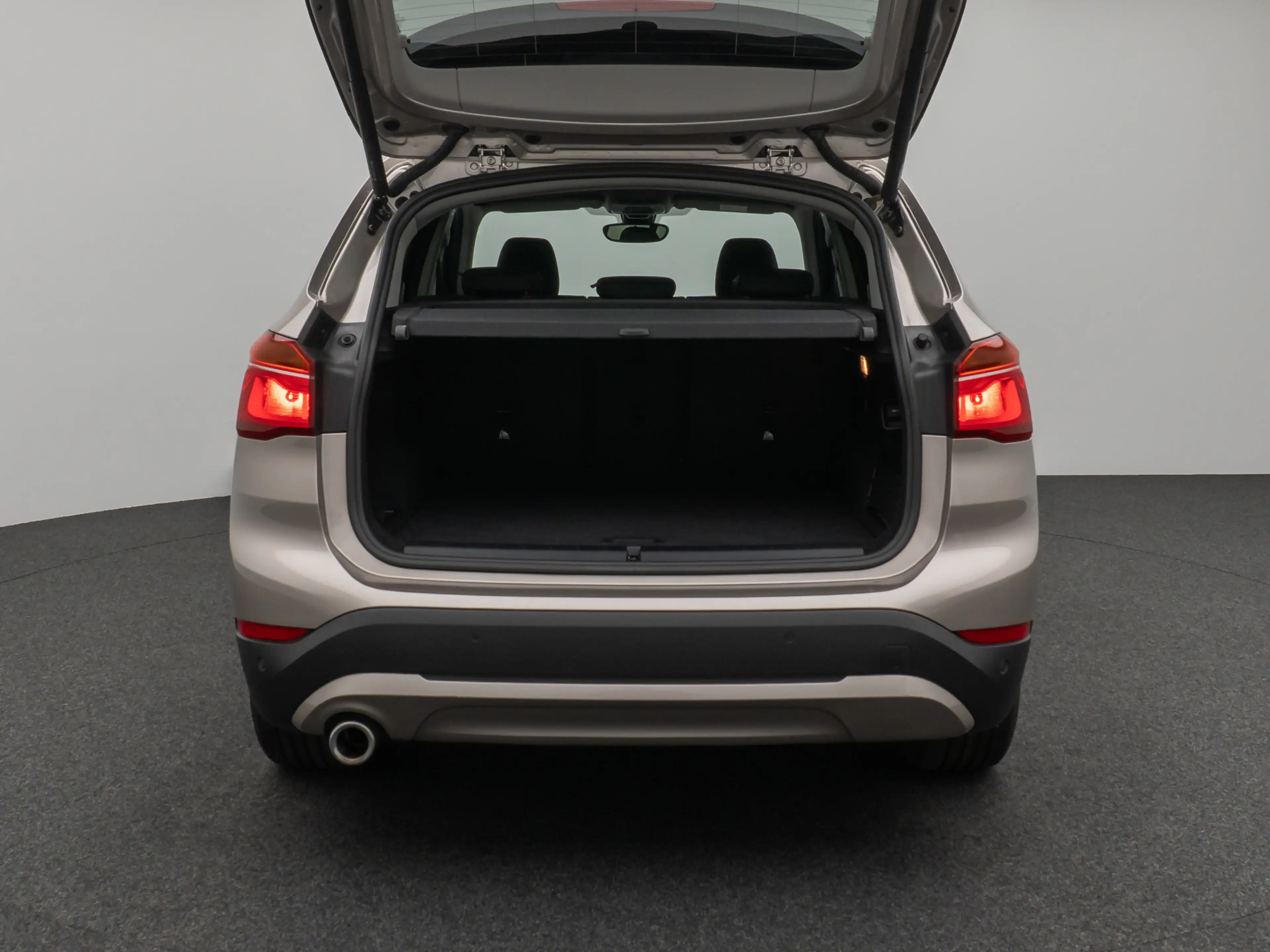 BMW X1 DAB Navi Lordos Geschwindigkeitsreg — photo 13