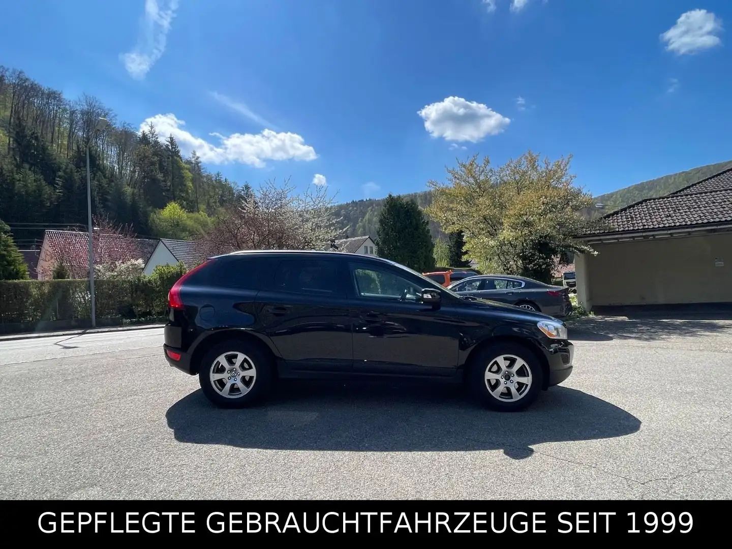 Volvo XC60 Kinetic AWD*KEYLESS ENTRY*TEMPOMAT* Schwarz - 2