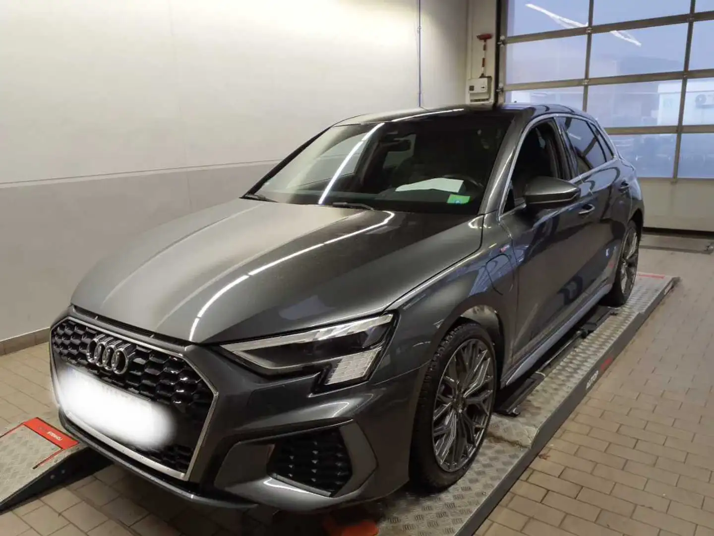 Audi A3 40 TFSI e S line S-tronic +MATRIX+ Grau - 2