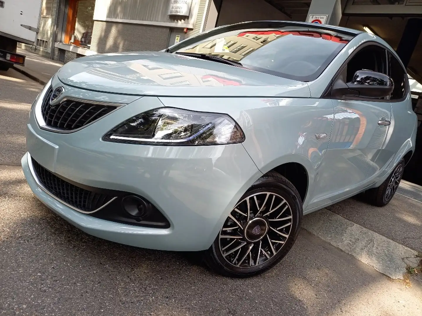 Lancia Ypsilon 1.2 GPL ECOCHIC, KM ZERO, FULL OPTIONAL! ULTIME!! Vert - 2