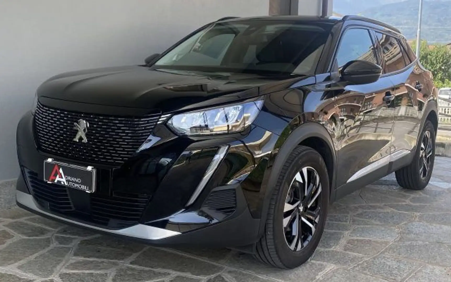 Peugeot 2008 PureTech 100 S&S Allure Schwarz - 1