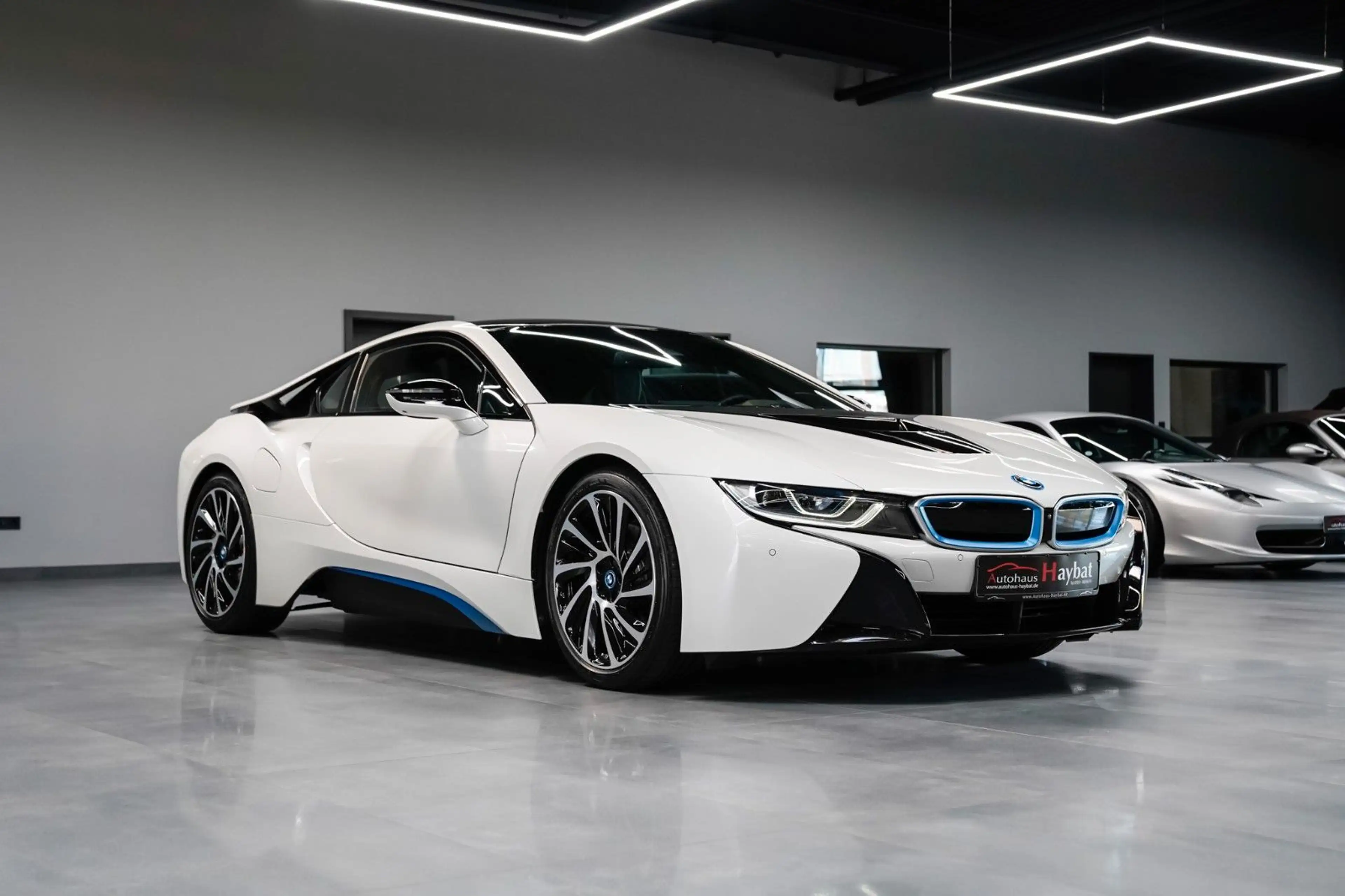 BMW i8 Coupe Laser-HarmanK-Halo-HeadUp