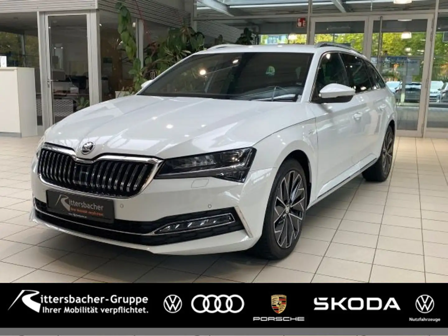 Skoda Superb Combi L&K 2.0 TDI DSG 4x4 AHK Navi Kamera Weiß - 1