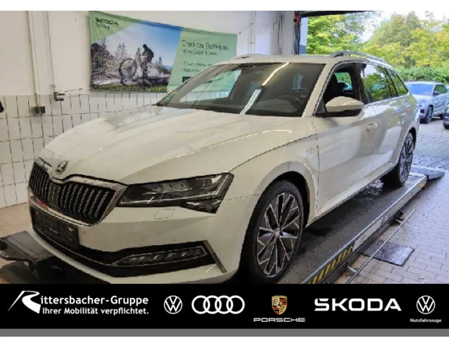 Skoda Superb Combi L&K 2.0 TDI DSG 4x4 AHK Navi Kamera Weiß - 1