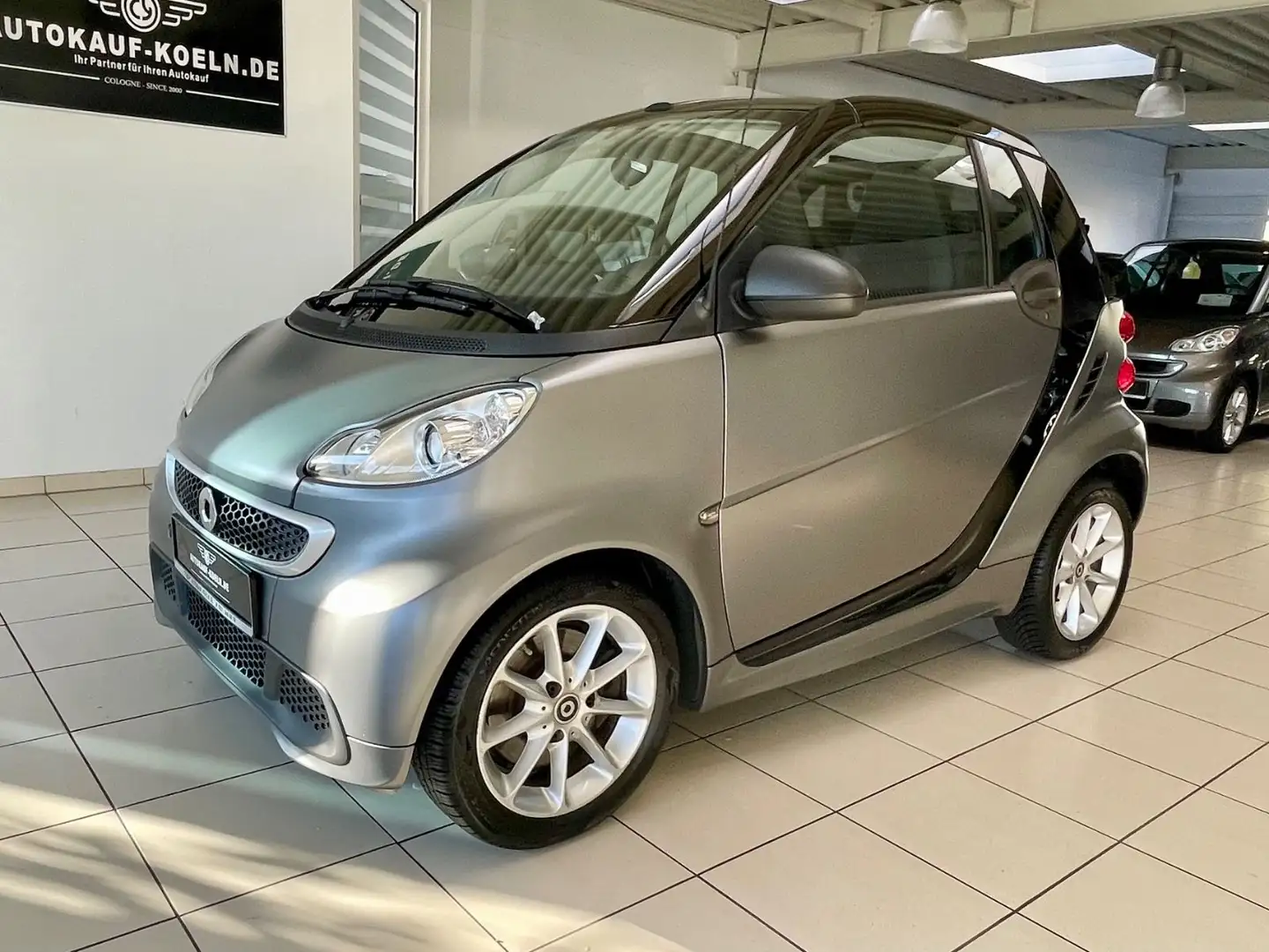 smart forTwo cabrio Turbo 62kW MattGrau/Servo/SitzHeiz Noir - 1