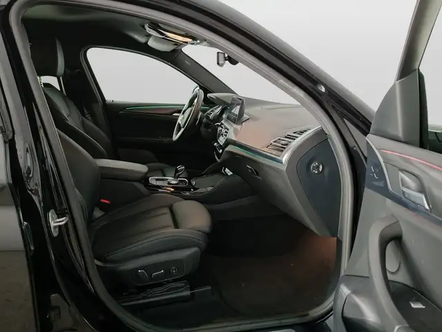 BMW X4 view 11