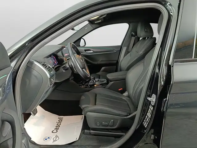 BMW X4 view 8