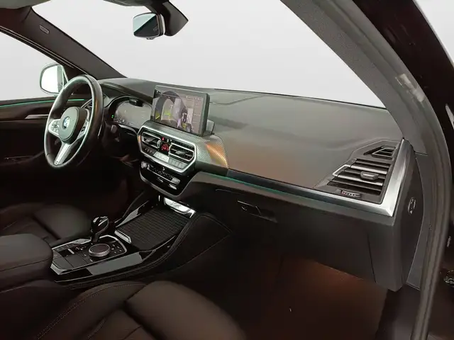 BMW X4 view 10