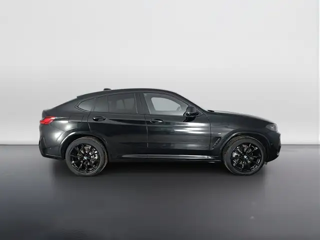 BMW X4 view 3
