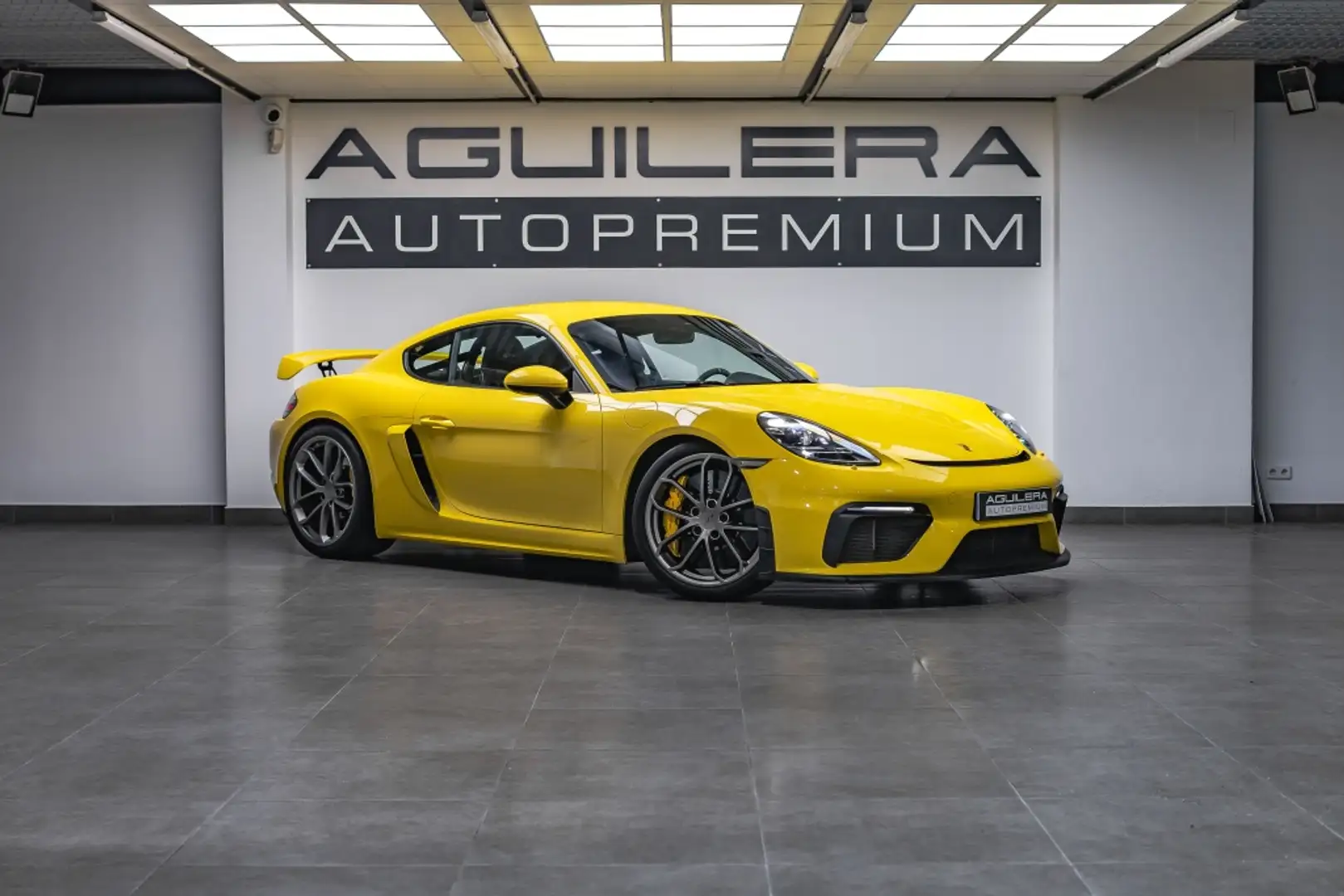 Porsche Cayman GT4 Żółty - 1