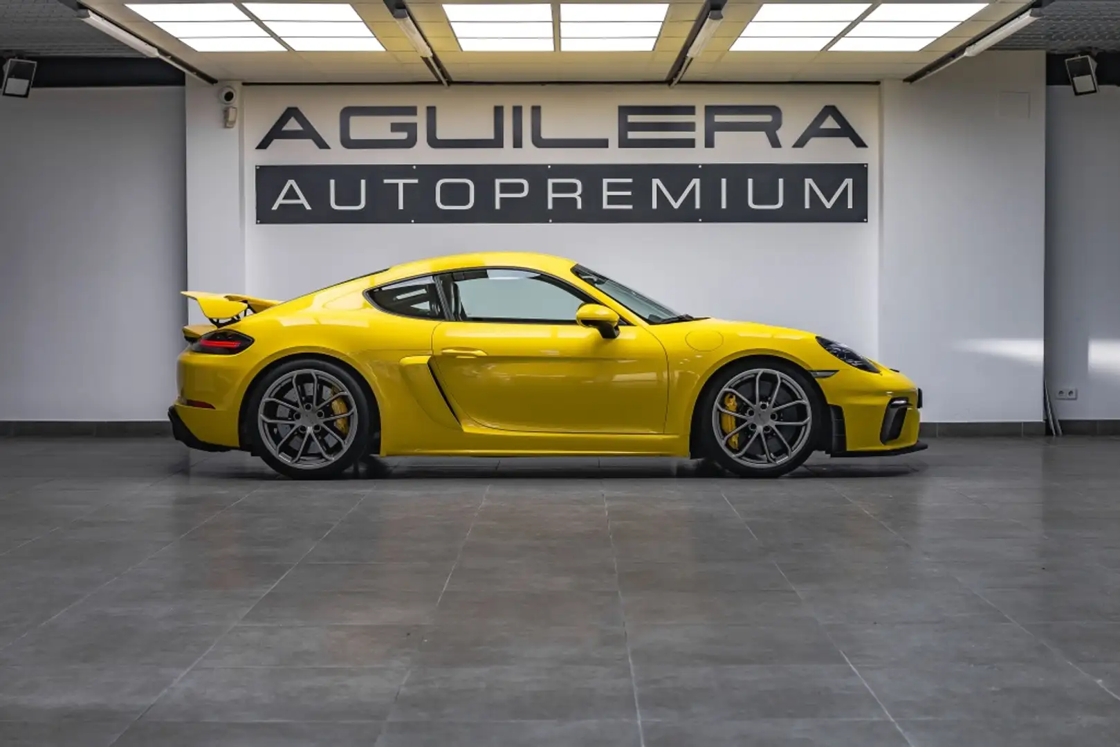 Porsche Cayman GT4 Żółty - 2
