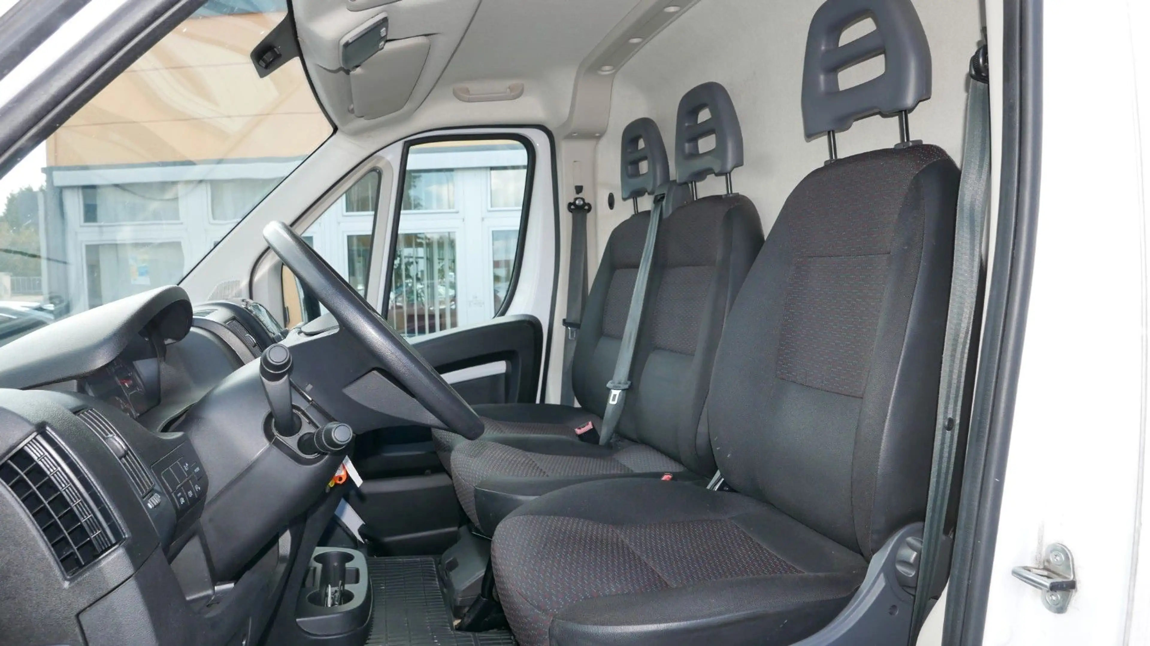 Peugeot Boxer Kasten Hochraum 333 L3H2 Pro BlueHDi 120 S — photo 14