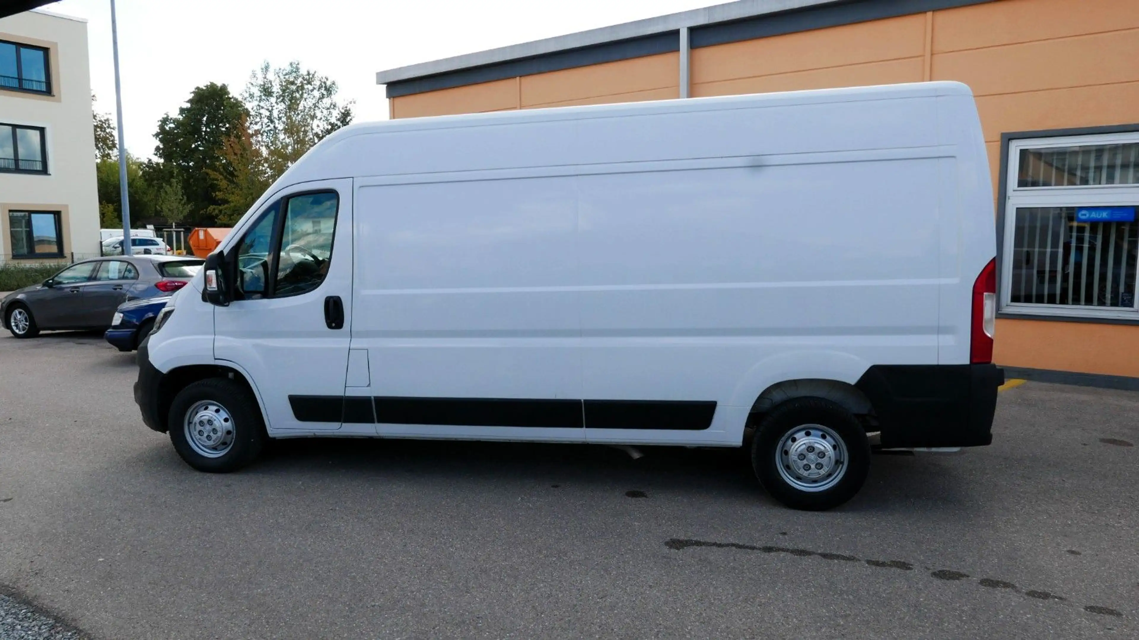 Peugeot Boxer Kasten Hochraum 333 L3H2 Pro BlueHDi 120 S — photo 10