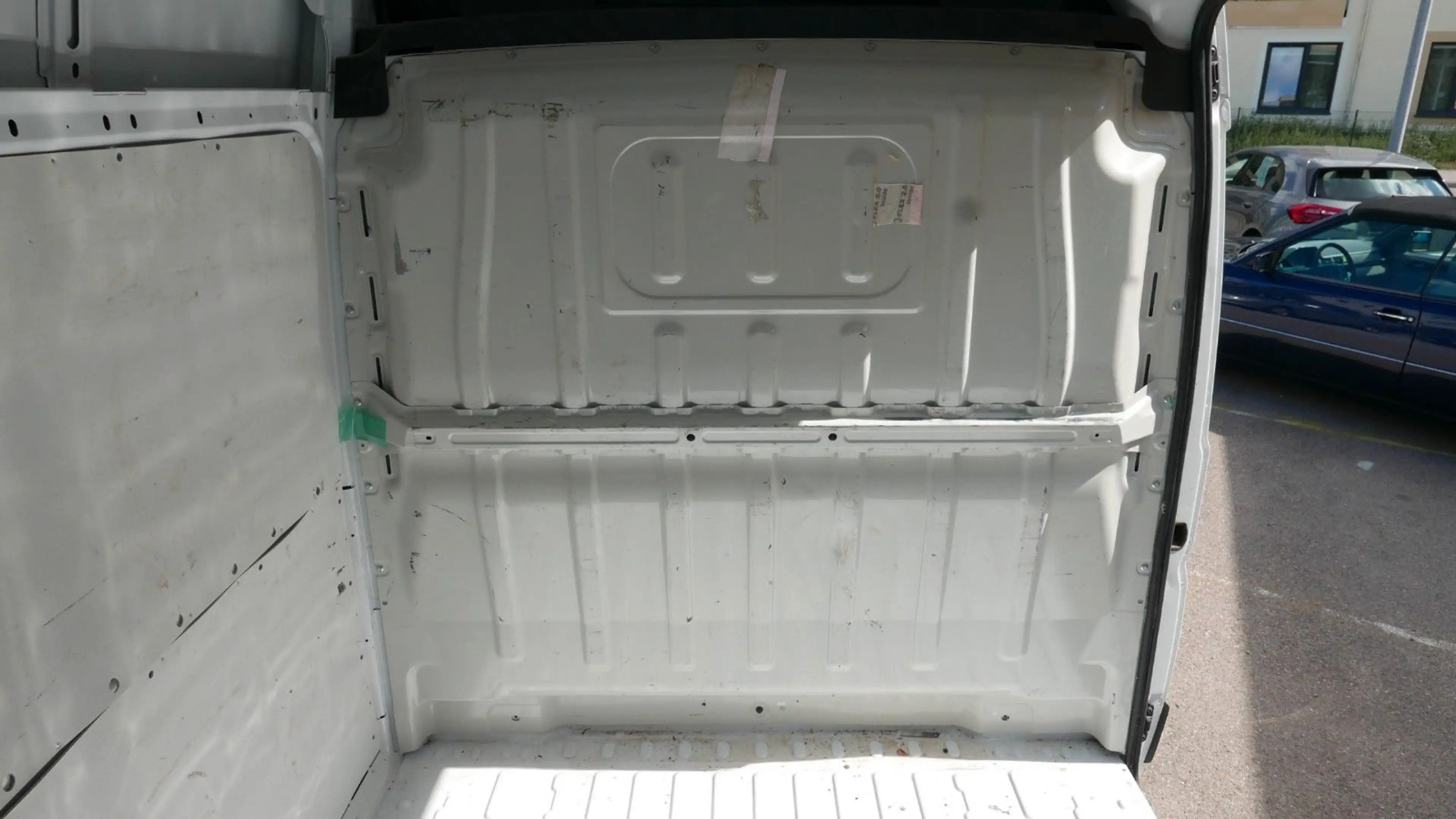 Peugeot Boxer Kasten Hochraum 333 L3H2 Pro BlueHDi 120 S — photo 23