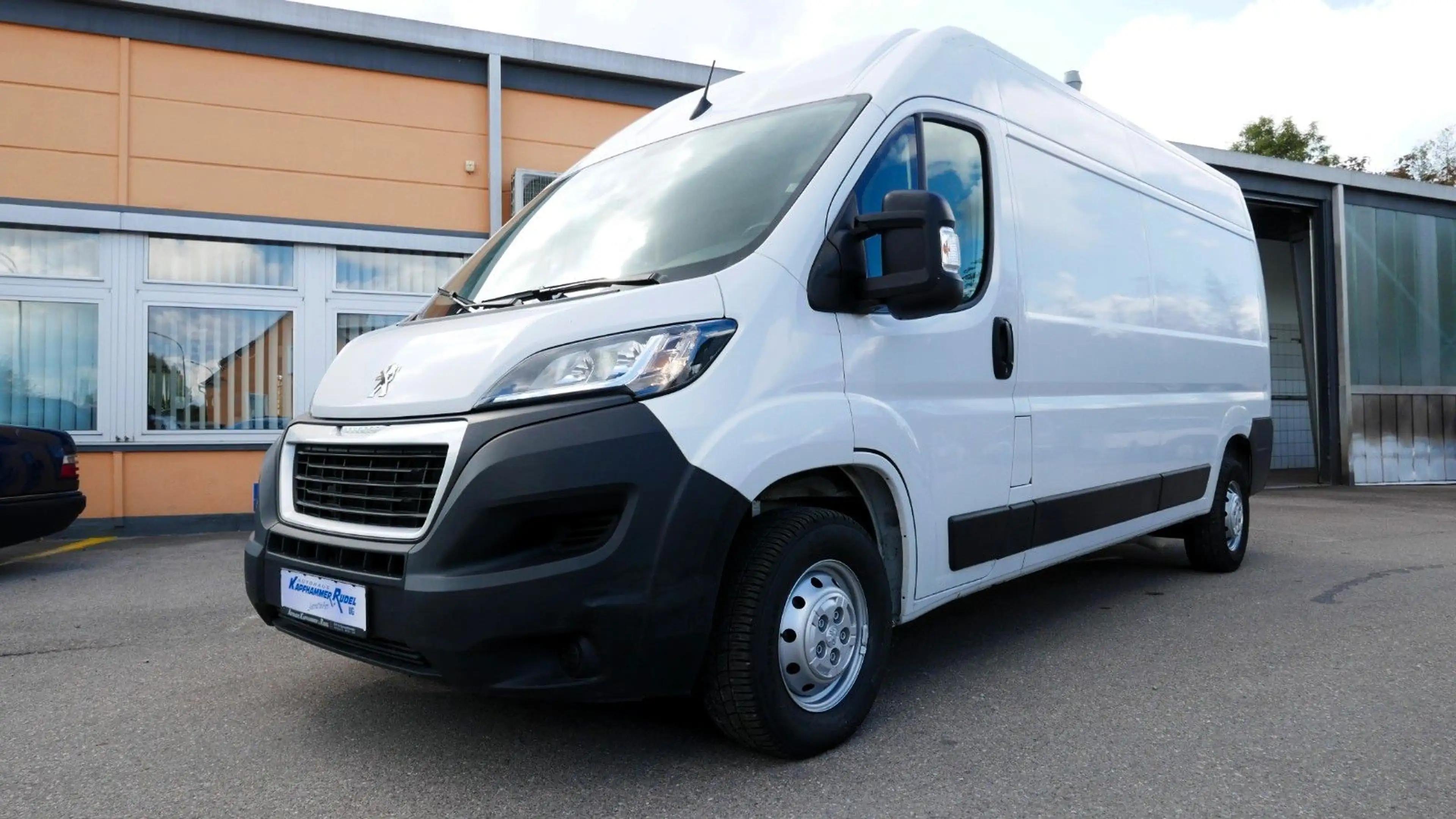 Peugeot Boxer Kasten Hochraum 333 L3H2 Pro BlueHDi 120 S