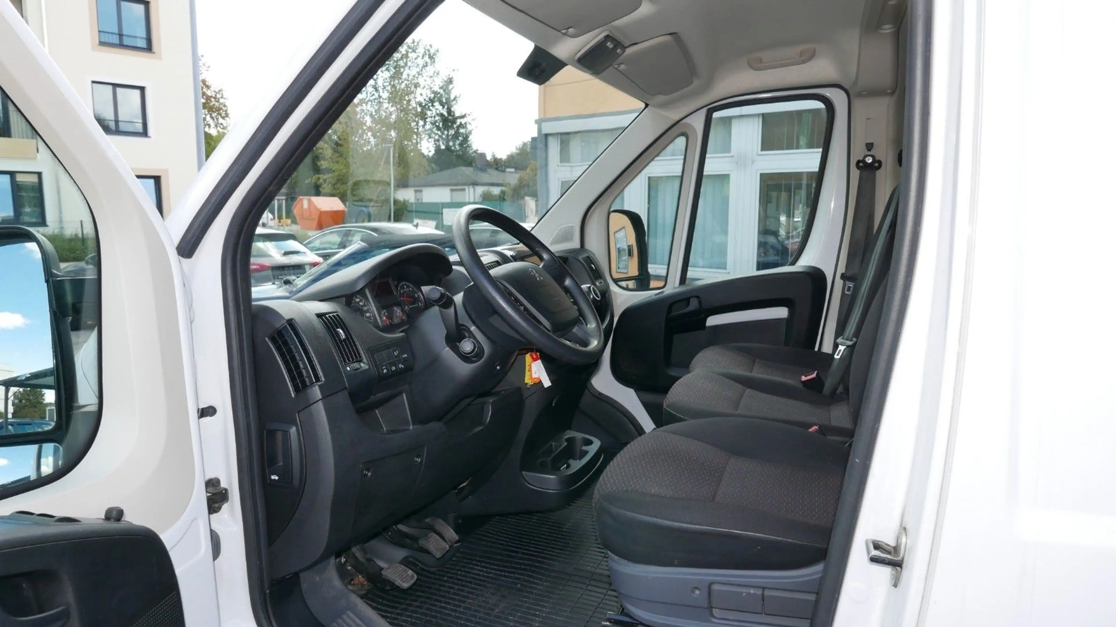 Peugeot Boxer Kasten Hochraum 333 L3H2 Pro BlueHDi 120 S — photo 13