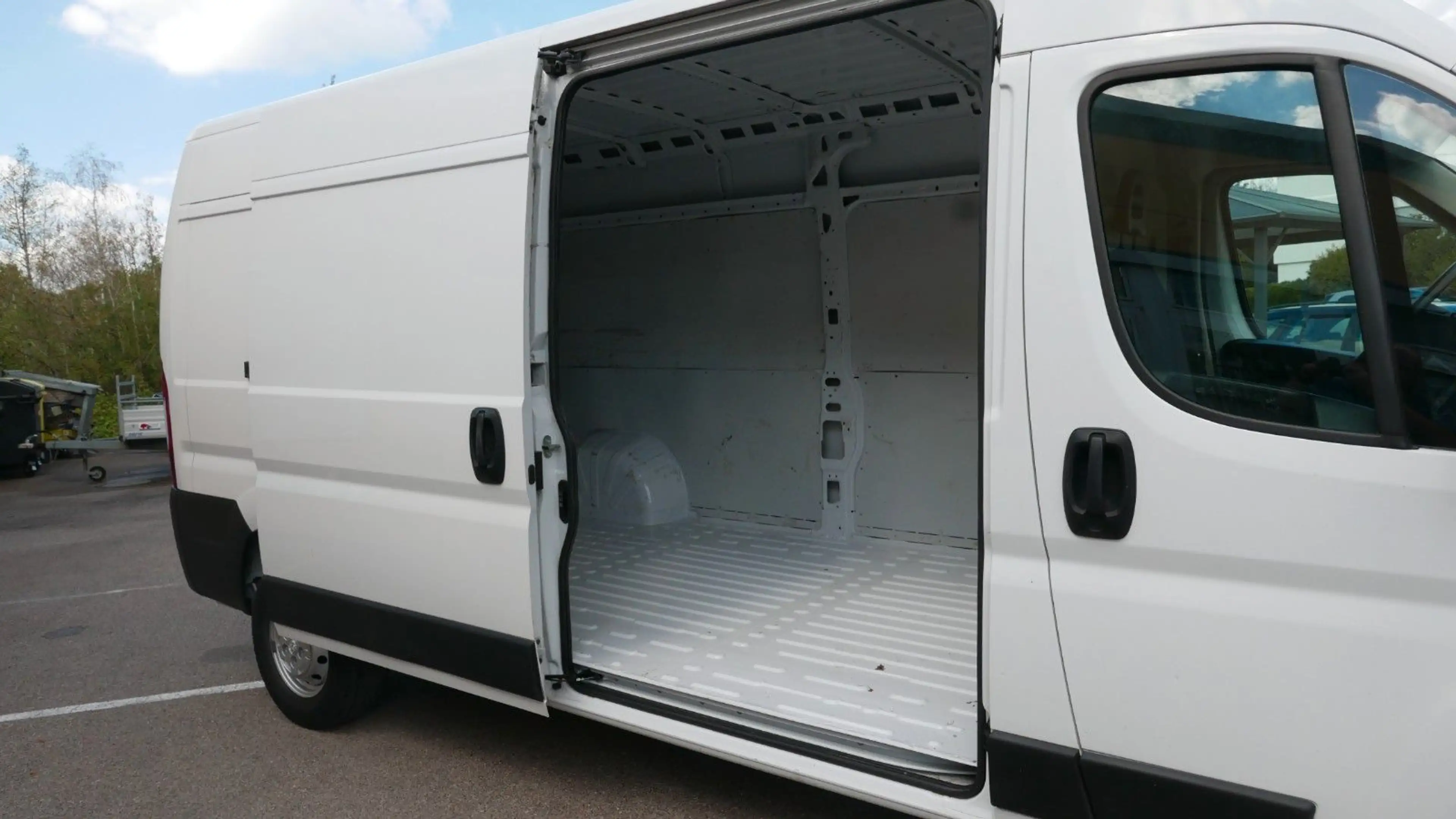 Peugeot Boxer Kasten Hochraum 333 L3H2 Pro BlueHDi 120 S — photo 19