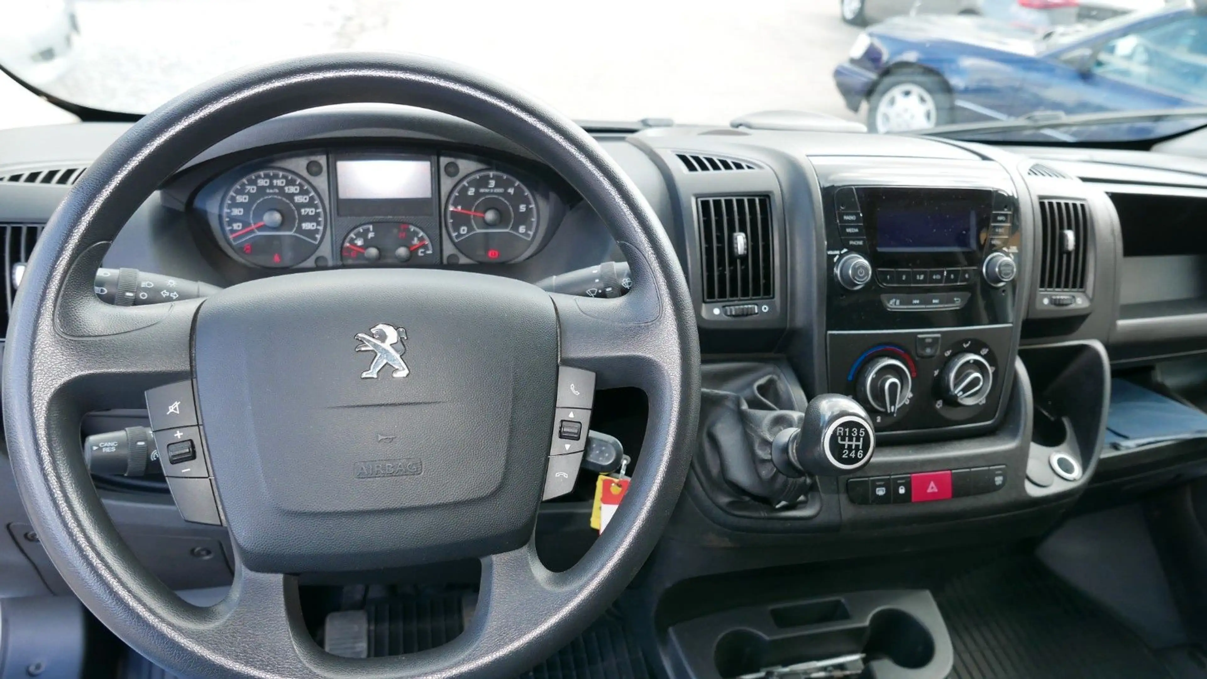 Peugeot Boxer Kasten Hochraum 333 L3H2 Pro BlueHDi 120 S — photo 16