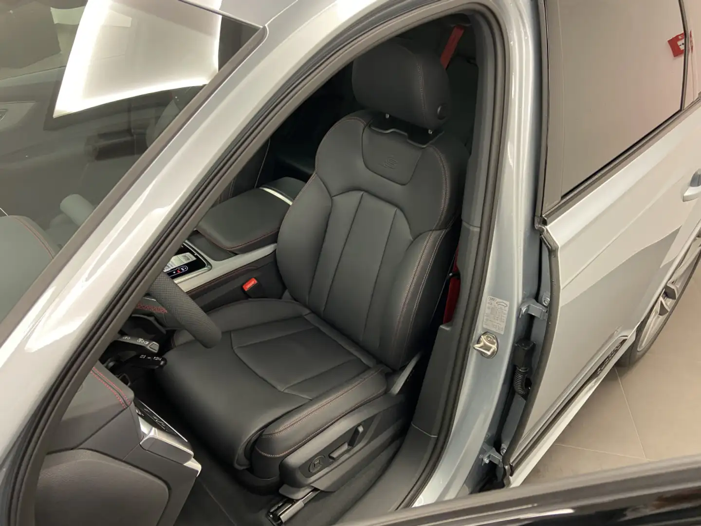 Audi Q7 S line 55 TFSIe quattro 395 PS Tiptronic Zilver - 2