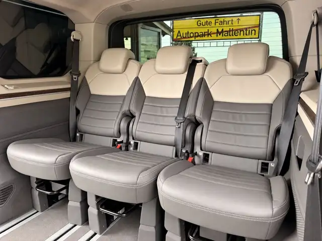 Volkswagen Multivan view 12