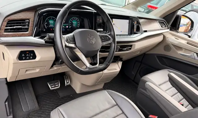 Volkswagen Multivan view 13