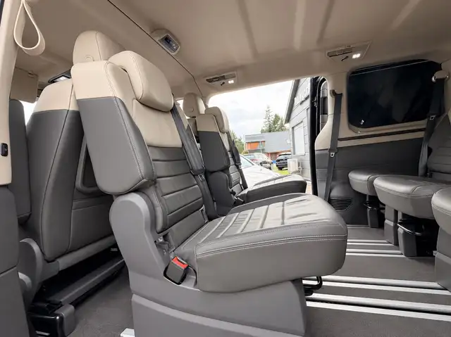 Volkswagen Multivan view 11