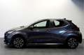 Toyota Yaris 1.5 Hybrid 85kW/115pk CVT Dynamic SOUNDPAKKET + AD Grau - thumbnail 3