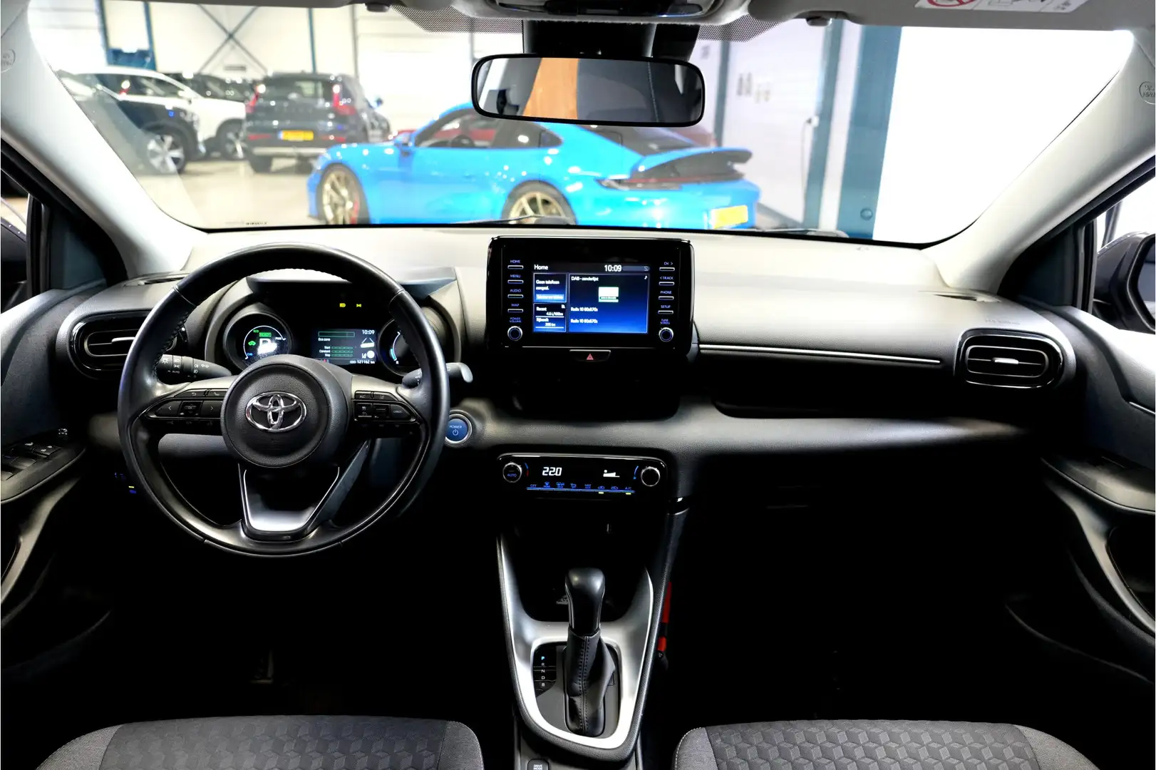 Toyota Yaris 1.5 Hybrid 85kW/115pk CVT Dynamic SOUNDPAKKET + AD Grau - 2