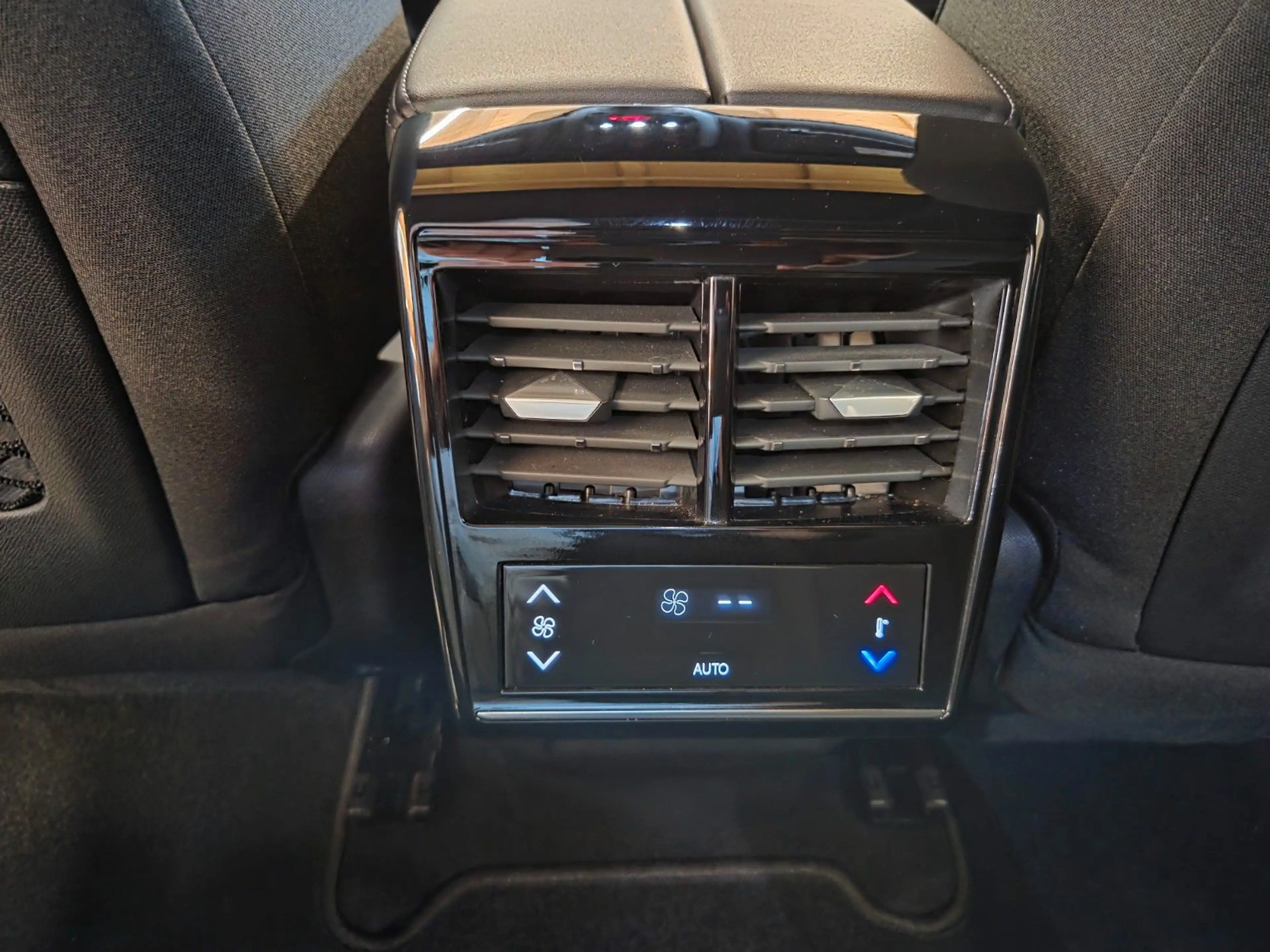 DS Automobiles DS 7 Crossback Bastille PT180 EAT8 — photo 17