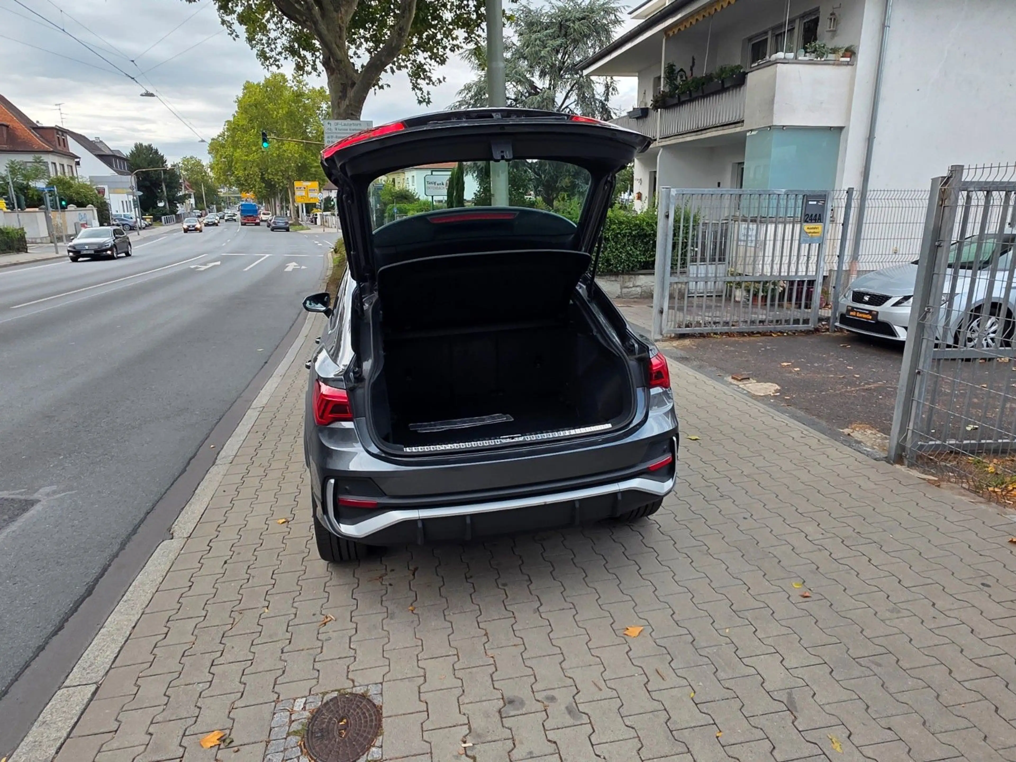 Audi Q3 Sportback 35 TDI S line Autom,Leder,Navi,Kam — photo 3