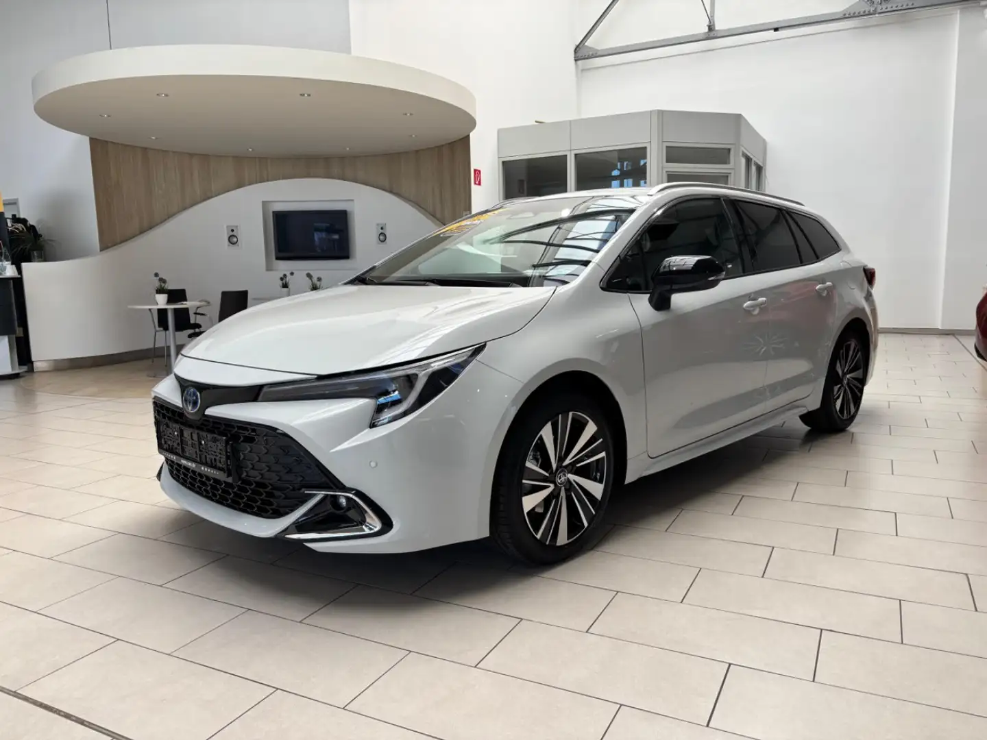 Toyota Corolla TS 1.8l Hybrid Teamplayer mit Technik-Paket Grau - 2