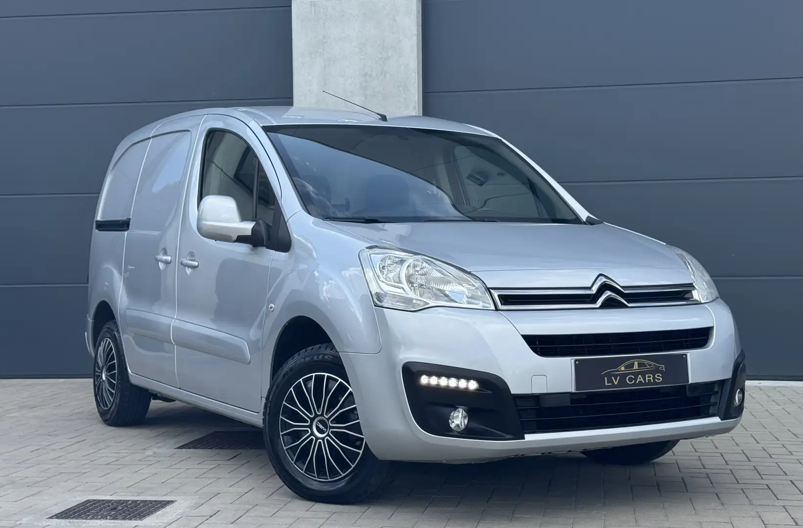 Citroen Berlingo L1 1.6 BlueHDi / LICHTE VRACHT / 3Zit / Argent - 2