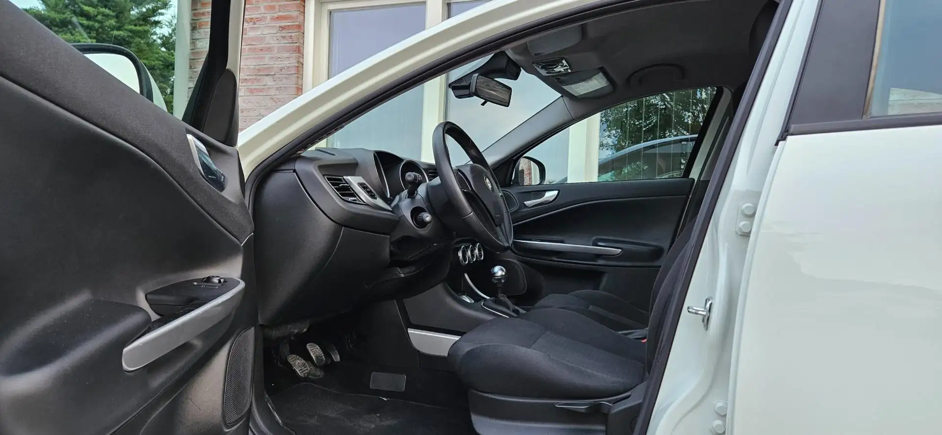 Alfa Romeo Giulietta 1.4 T Progression Airco! Cruise Control! Nette Aut Wit - 2