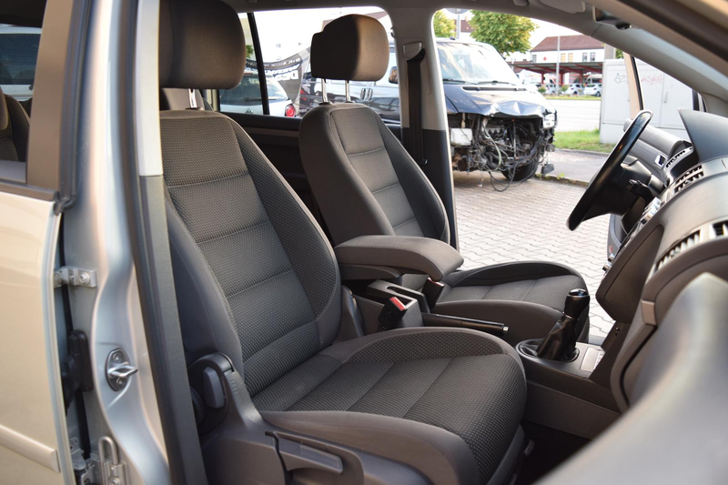 Volkswagen Touran Comfortline 2.0 TDI*7-SITZER* — photo 12