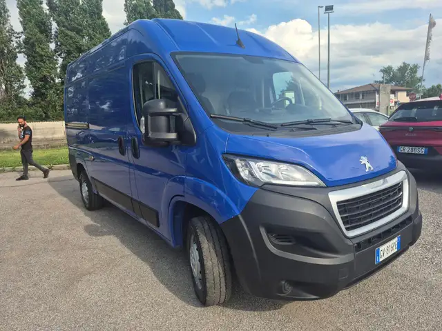 Peugeot Boxer view 4