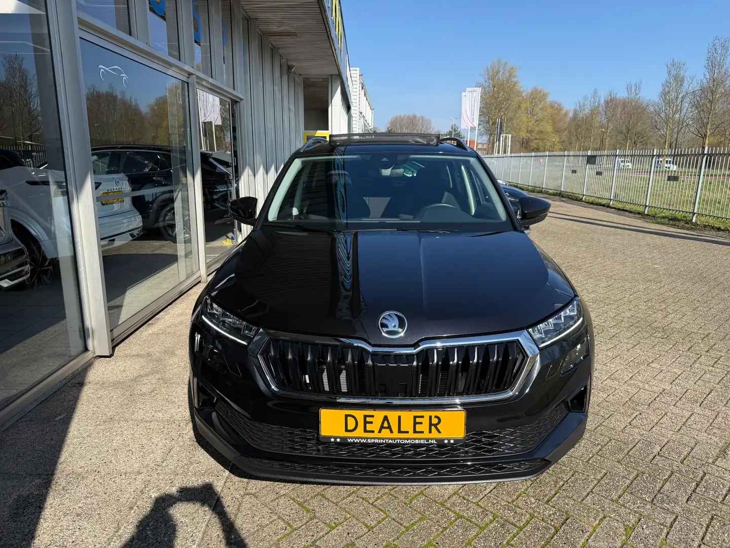 Skoda Karoq 1.5 TSI ACT Business Edition 150PK PANO, CAMERA, Zwart - 2