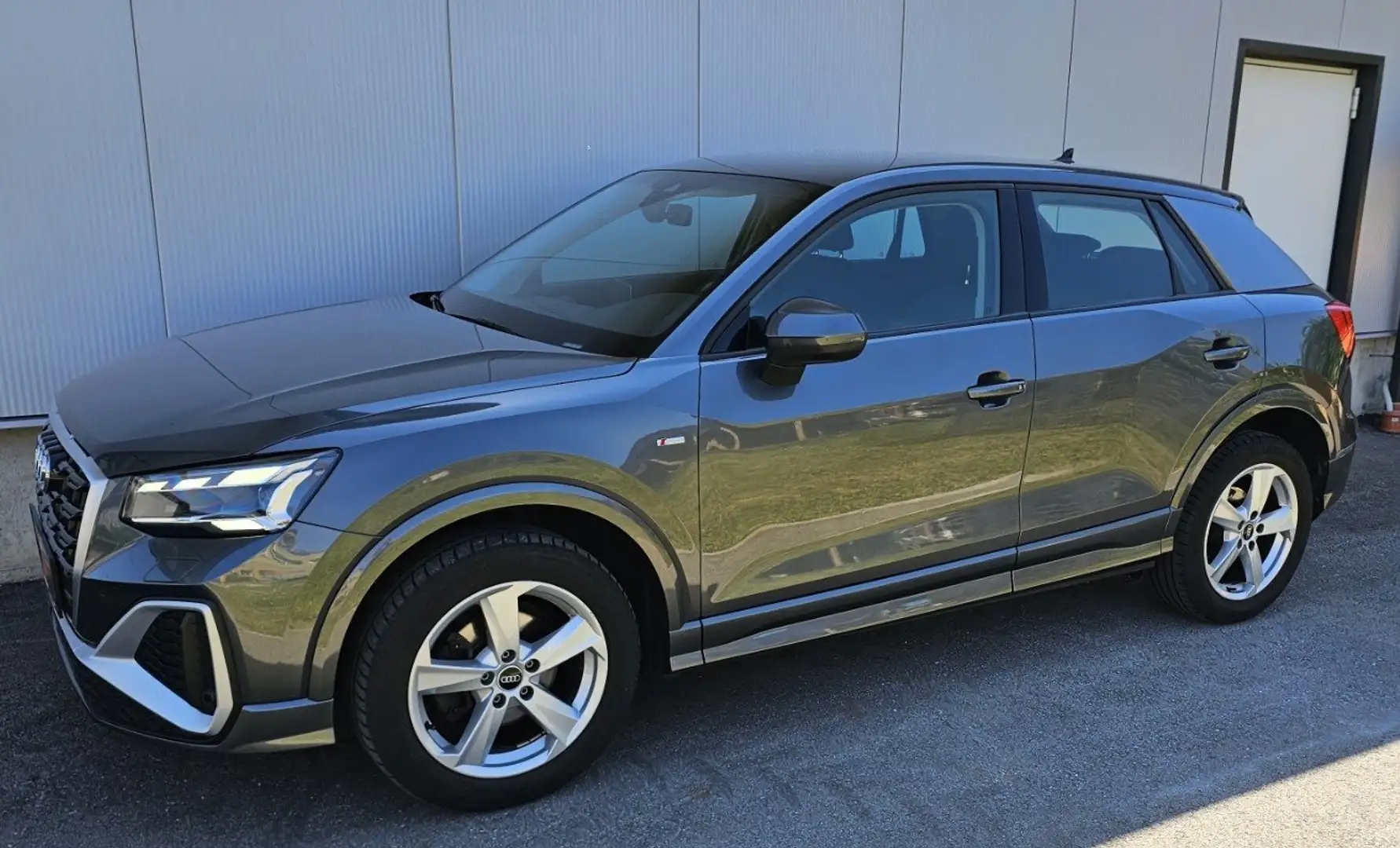 Audi Q2 30 TFSI S line Grau - 1