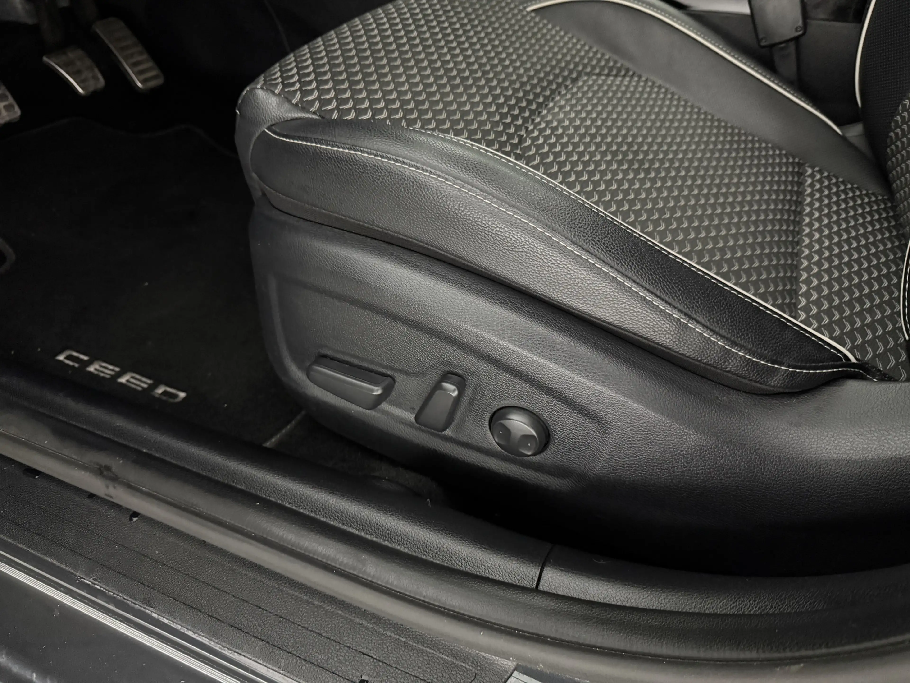 Kia Ceed / cee'd 1.0 T-GDi ExecutiveLine | Pano | Camera | Virtual — photo 37