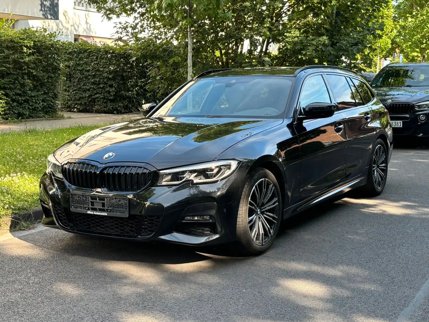 BMW 320 d Aut. xDrive Tour. M Sportpaket Shadow Line Schwarz - 2