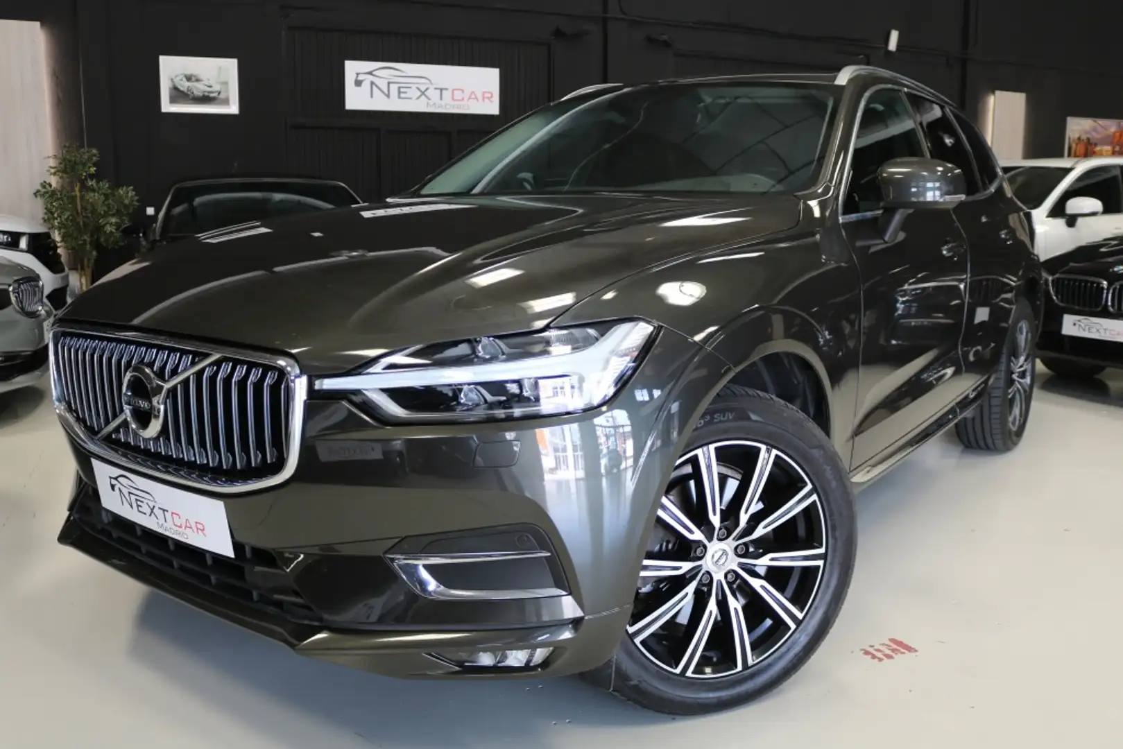 Volvo XC60 D5 Inscription AWD Aut. Gris - 2
