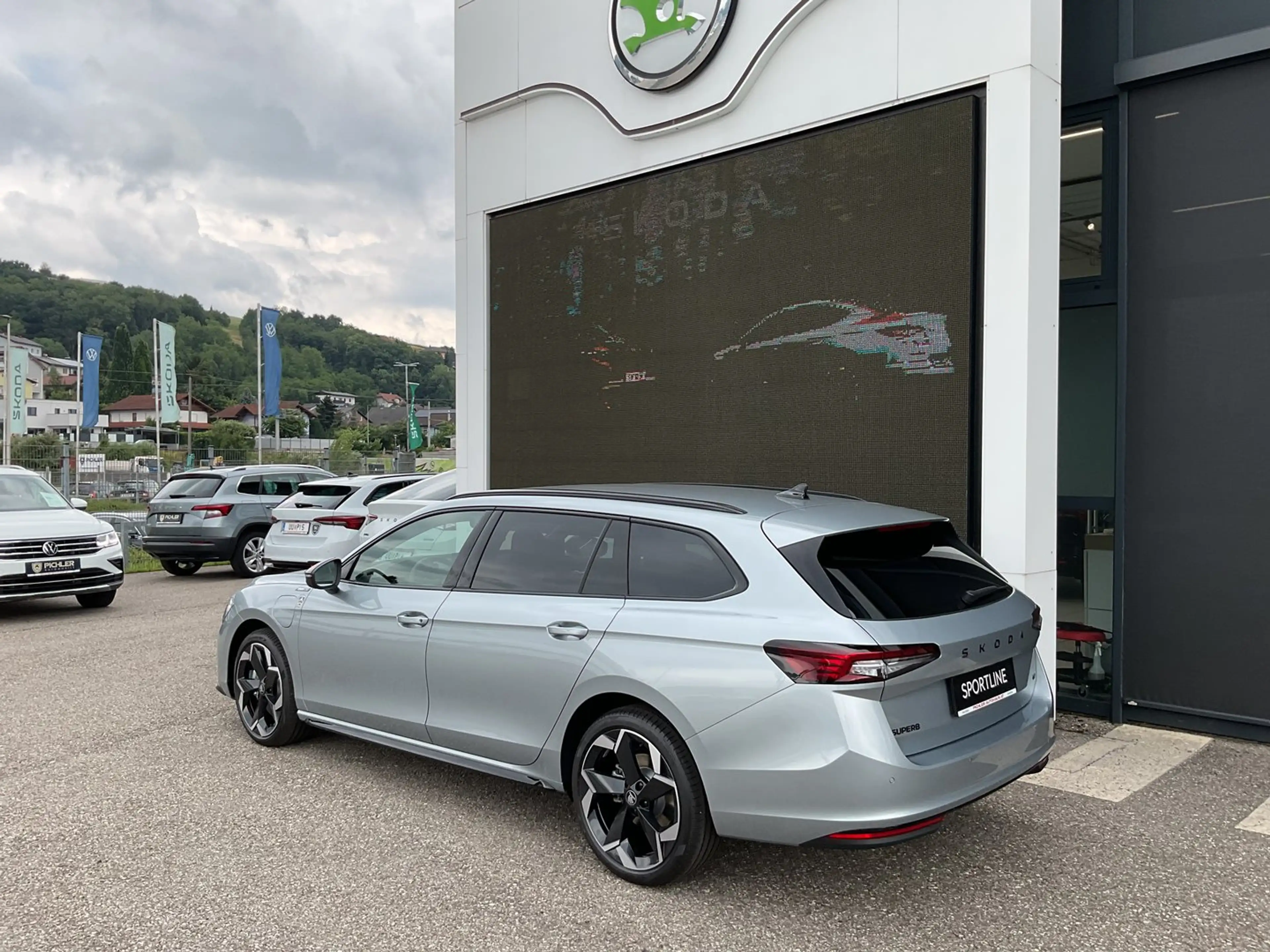 Skoda Superb Sportline iV TSI DSG — photo 4