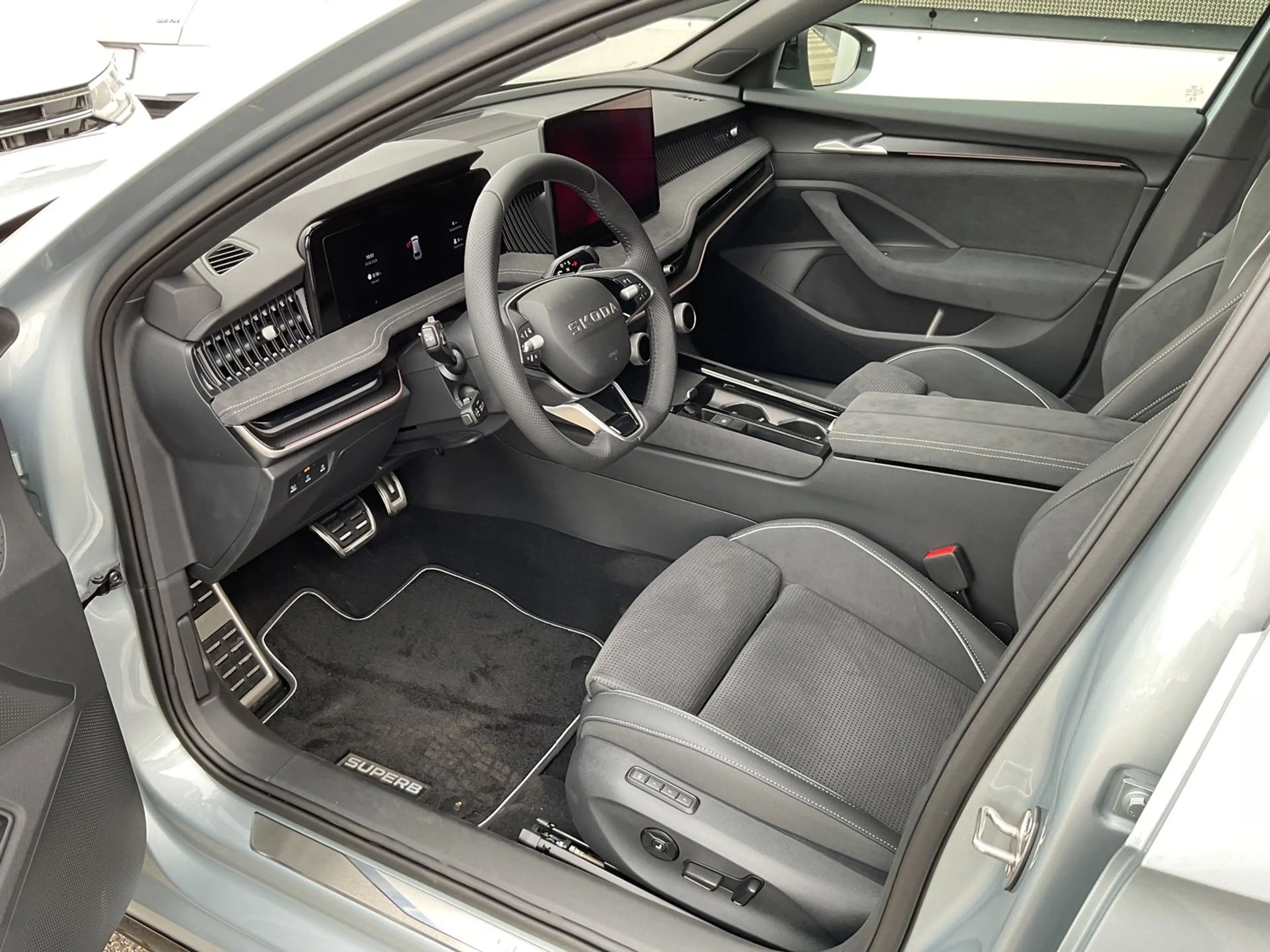 Skoda Superb Sportline iV TSI DSG — photo 9