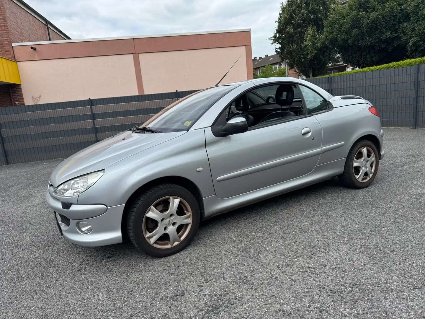 Peugeot 206 CC Platinum Grau - 2