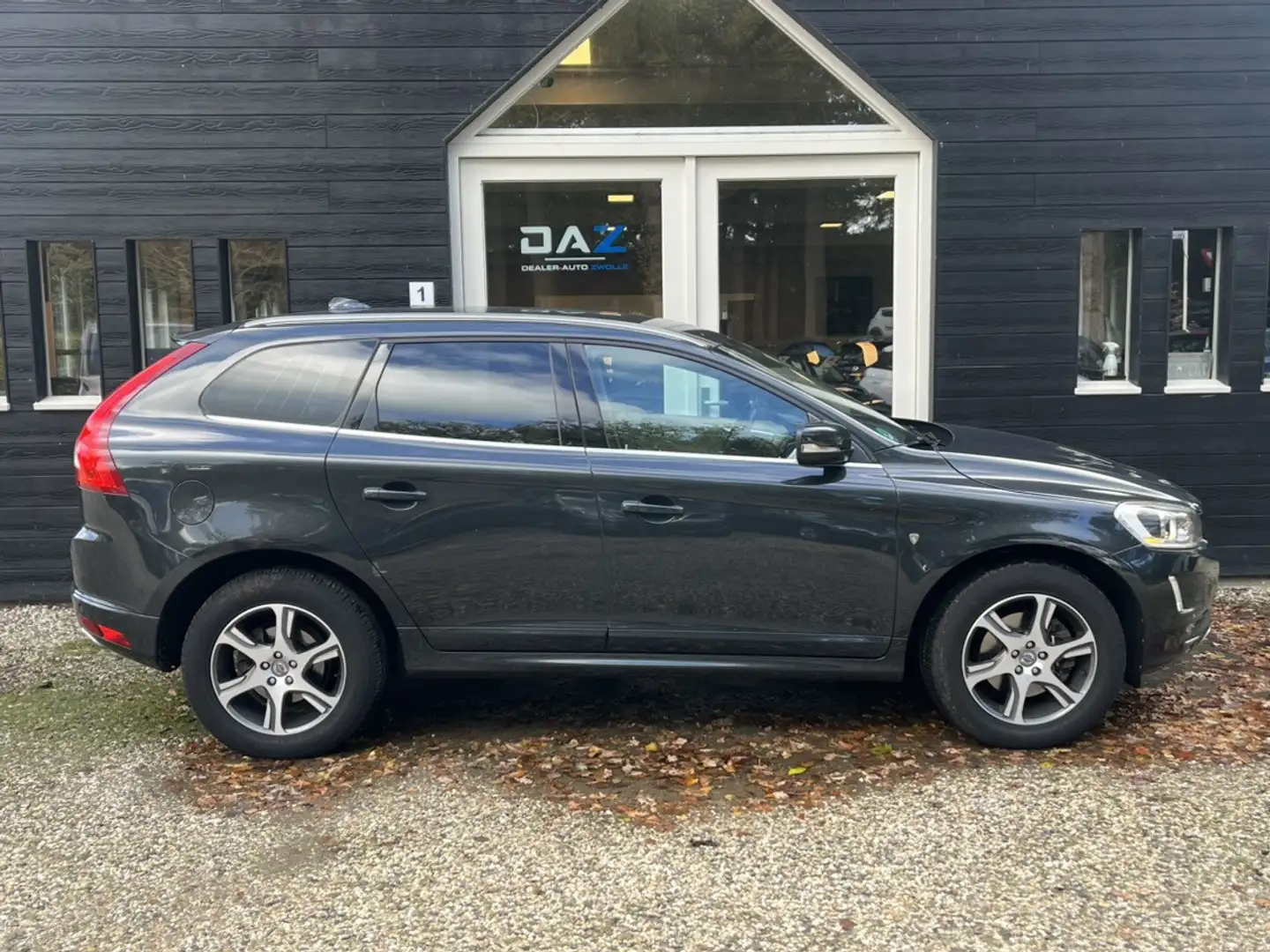 Volvo XC60 2.0 T5 FWD Momentum Aut/Ecc/Leer/Navi/Pdc/Lm Grijs - 2