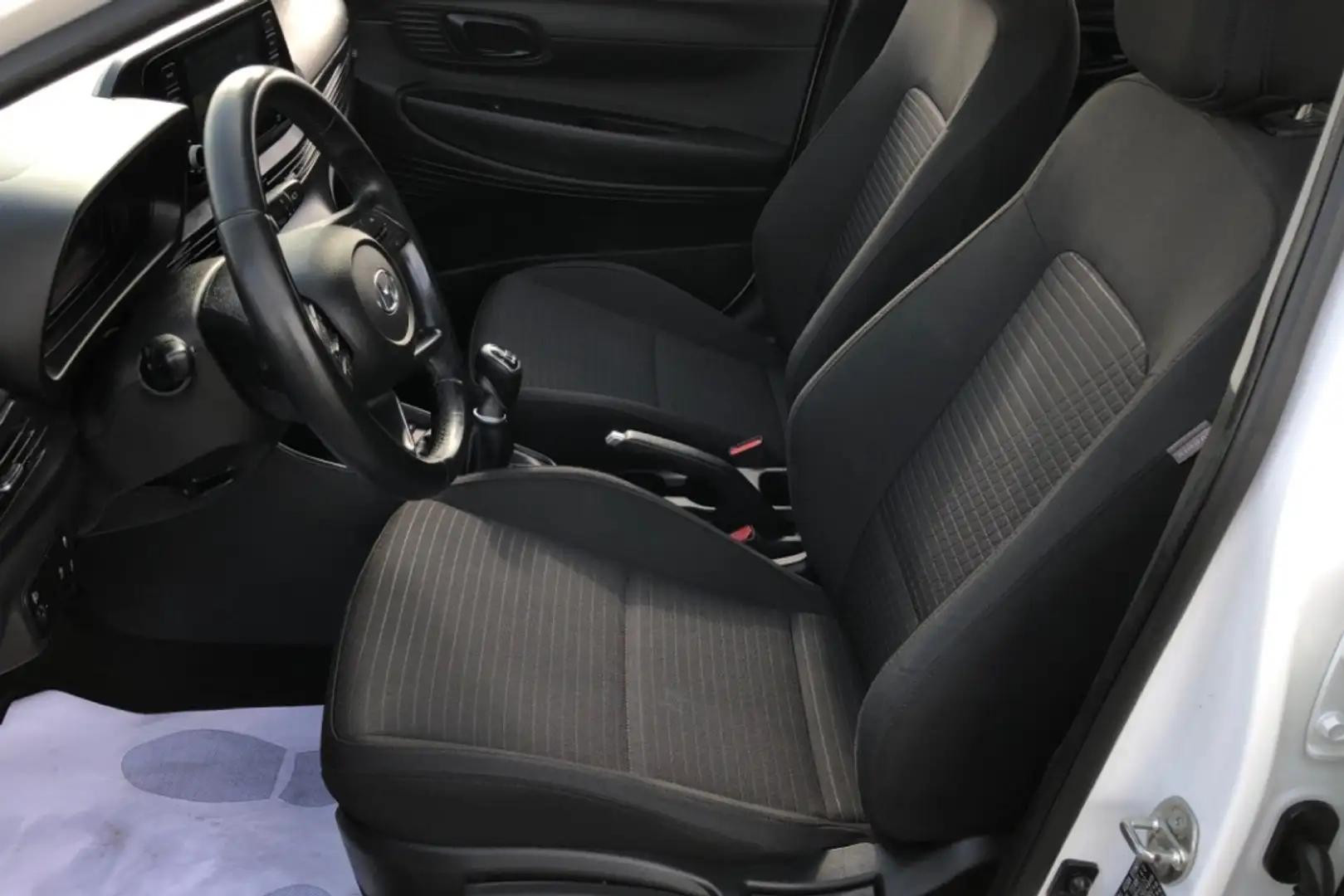 Hyundai i20 NEW 5P TGDI 1.0 100CV KLASS Blanco - 2