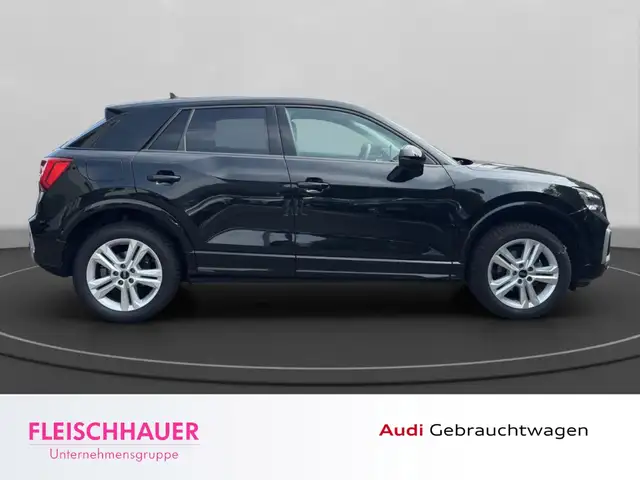 Audi Q2 view 8