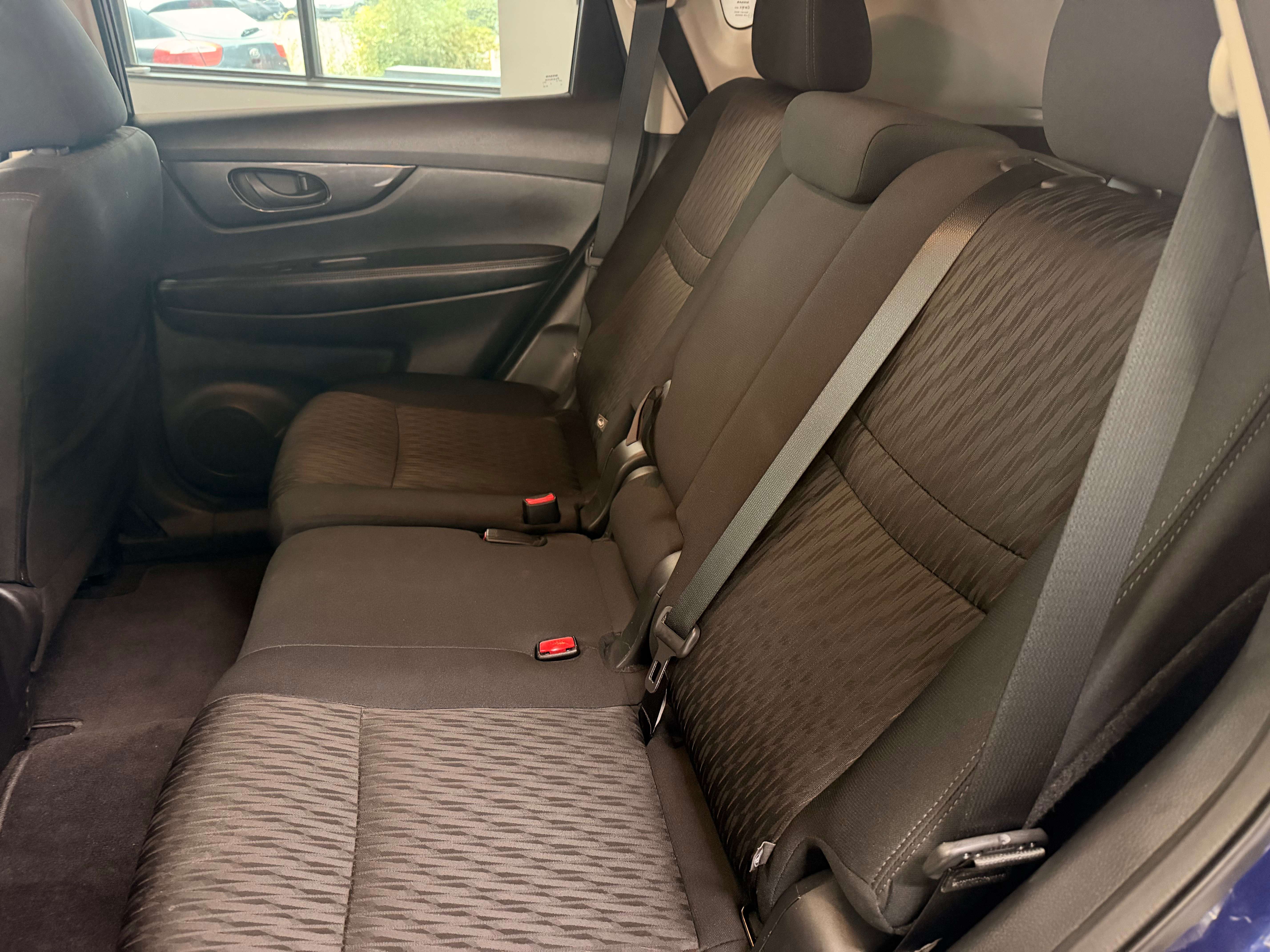 2019 Nissan Rogue SV - Image 13